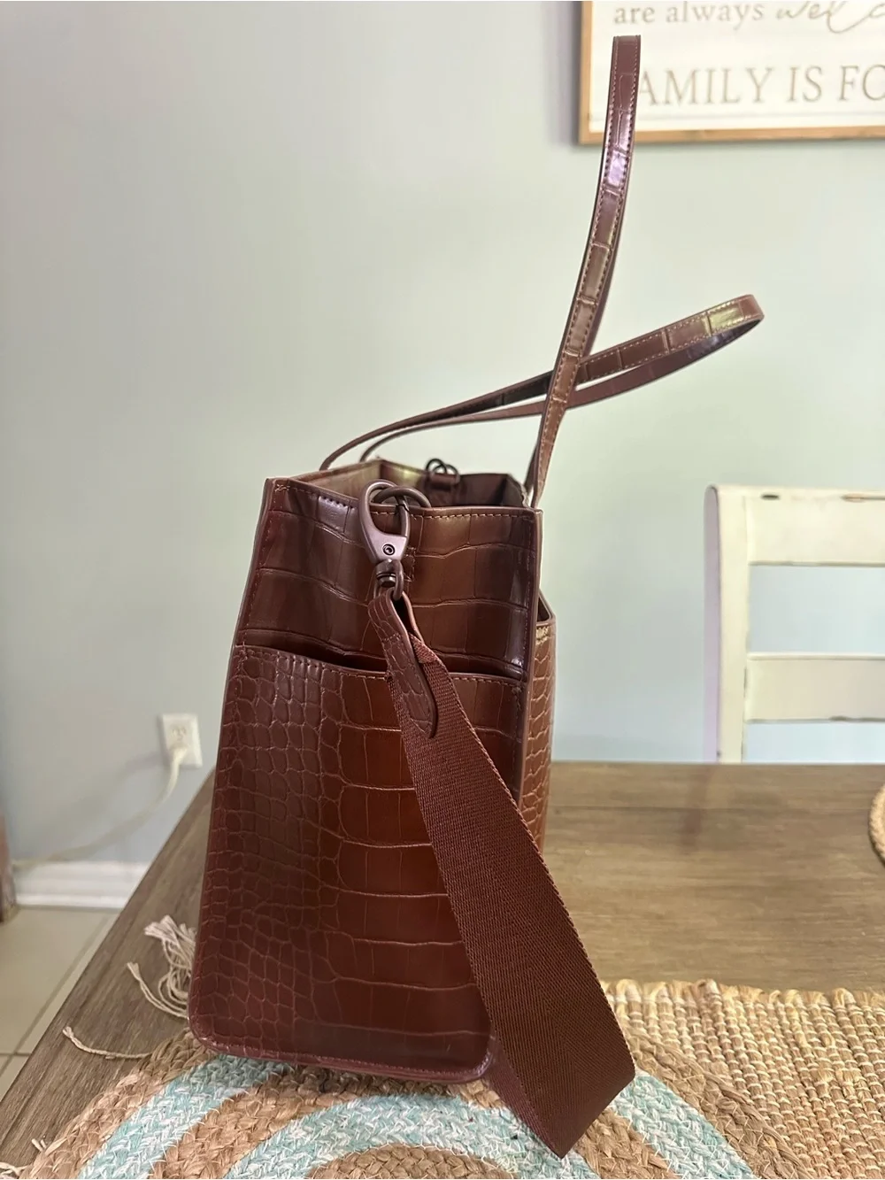 Brown Croc-Embossed Tote Bag - Classic Women's Shoulder Tote
